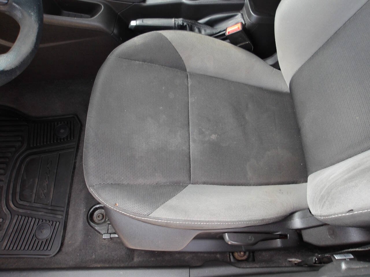 Used 2013 Ford Focus SE FWD image 18