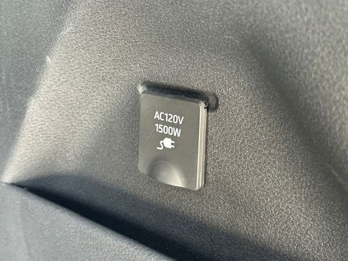 Used 2025 Toyota Sienna Limited AWD/4WD image 16