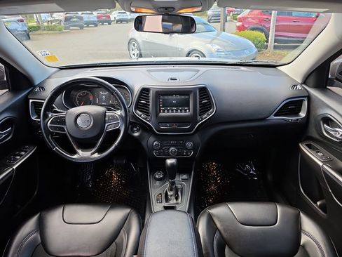 Used 2020 Jeep Cherokee Latitude Plus w/ Cold Weather Group image 22