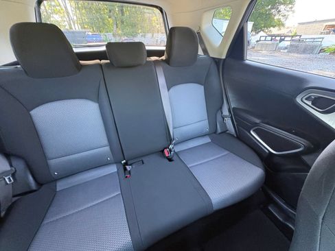 Used 2025 Kia Soul LX w/ LX Technology Package FWD image 34