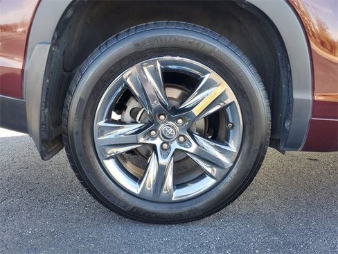 Used 2018 Toyota Highlander Limited Platinum image 7
