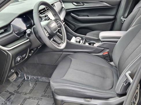 Used 2023 Jeep Grand Cherokee Laredo X AWD/4WD image 10