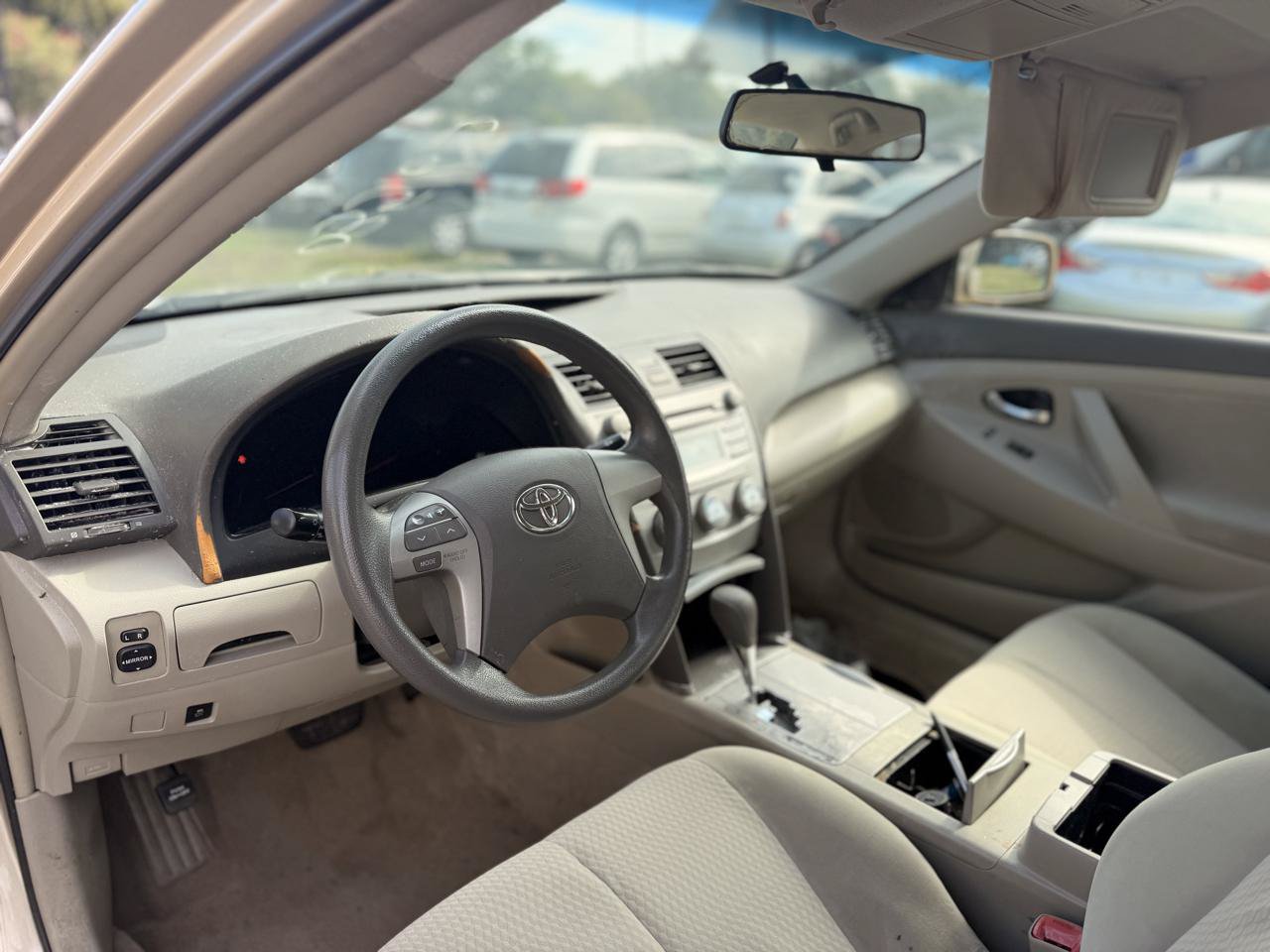 Used 2010 Toyota Camry LE FWD image 7