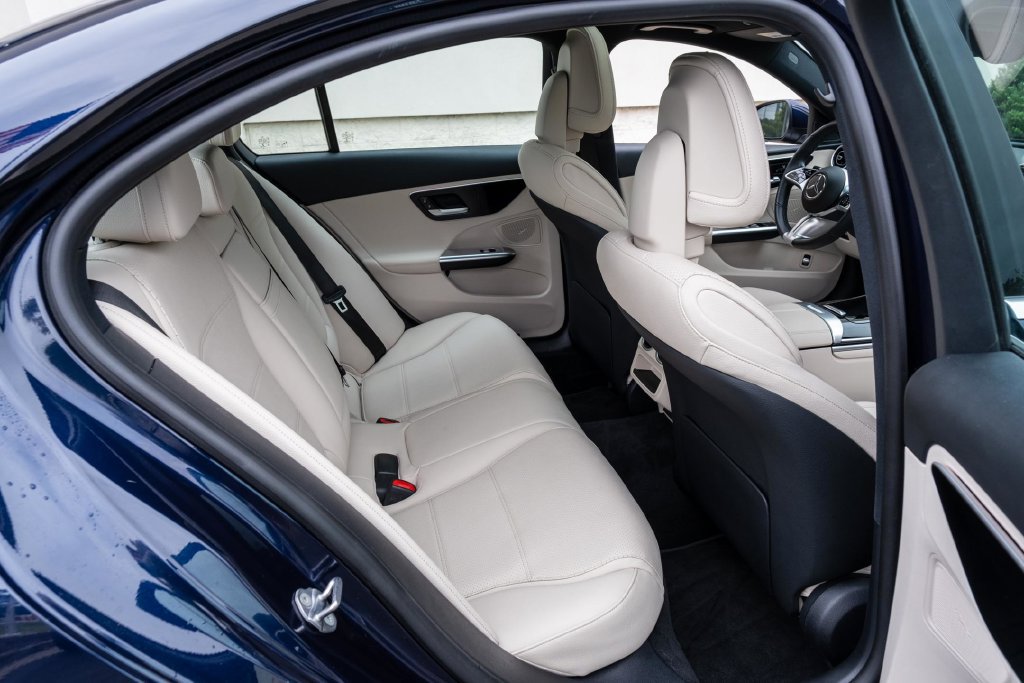Used 2023 Mercedes-Benz C 300 4MATIC Sedan image 28
