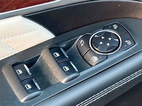 Used 2016 Ford Explorer Platinum image 18