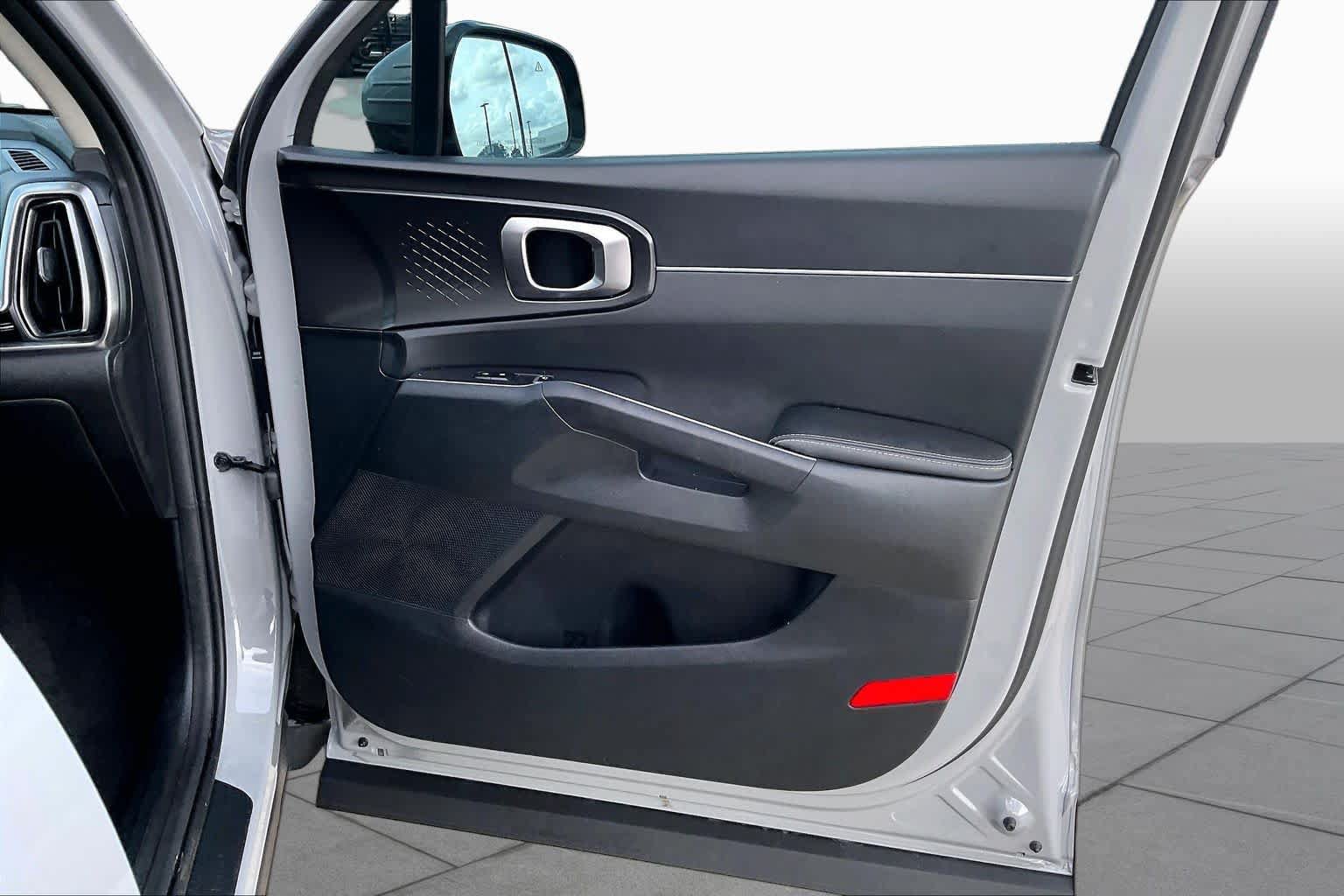 Used 2025 Kia Sorento S w/ Panoramic Sunroof Package FWD image 23