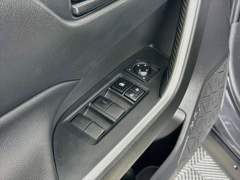 Certified 2022 Toyota RAV4 LE AWD/4WD image 19