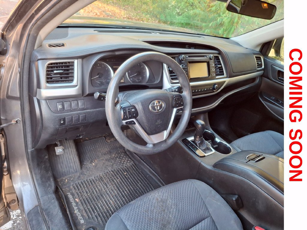 Used 2018 Toyota Highlander LE AWD/4WD image 12