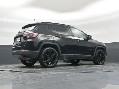 Used 2018 Jeep Compass Latitude FWD image 39