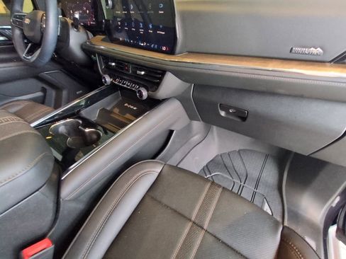 Used 2025 Chevrolet Tahoe High Country image 25