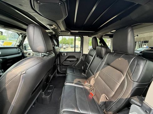 Used 2021 Jeep Wrangler Unlimited Sahara w/ Uconnect 4C Nav & Sound Group AWD/4WD image 15