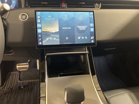 Used 2025 Land Rover Range Rover Evoque Dynamic SE image 16