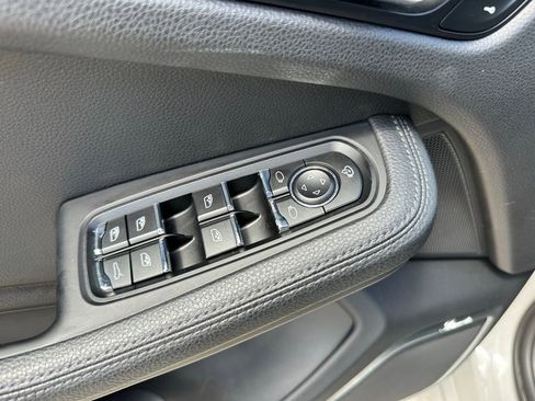 Certified 2023 Porsche Macan image 21