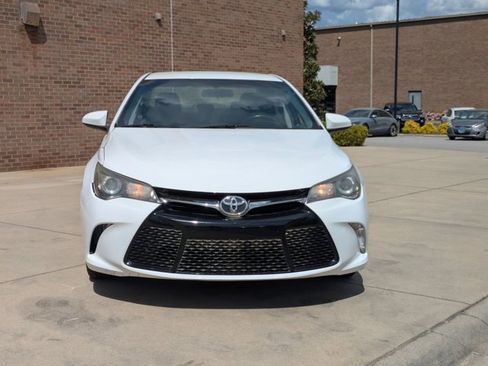 Used 2016 Toyota Camry SE image 2