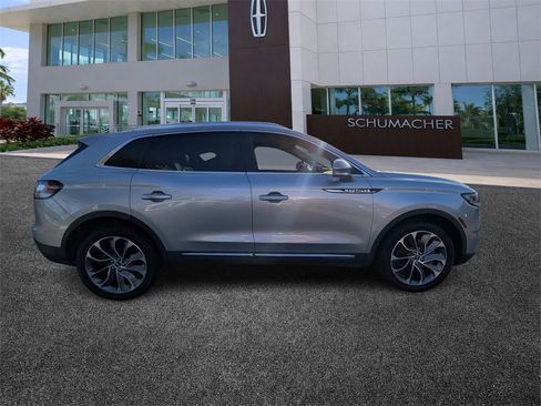 Used 2022 Lincoln Nautilus Reserve image 8