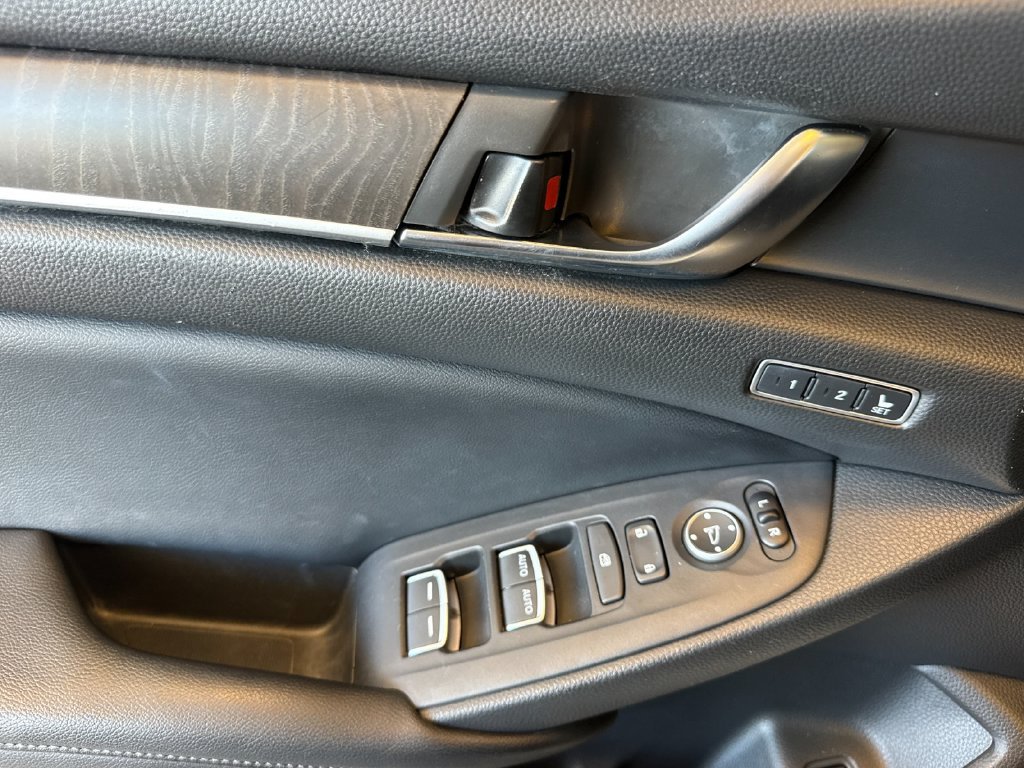 Used 2018 Honda Accord EX-L image 12
