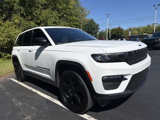 Used 2025 Jeep Grand Cherokee Limited w/ Black Appearance Package AWD/4WD video 1