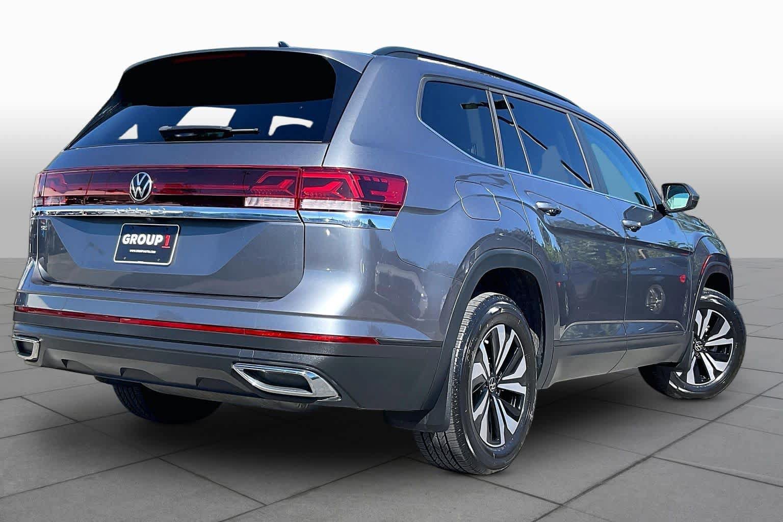 Used 2024 Volkswagen Atlas SE FWD image 12