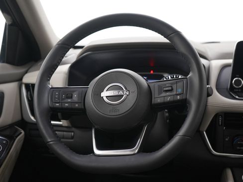 Used 2023 Nissan Rogue SL image 16