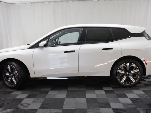 New 2026 BMW iX xDrive45 w/ Climate Comfort Package image 4