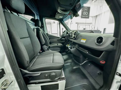 Used 2025 Mercedes-Benz Sprinter 3500 image 27