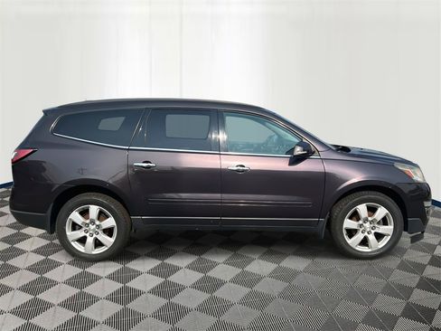 Used 2016 Chevrolet Traverse LT w/ Style and Technology Package image 6