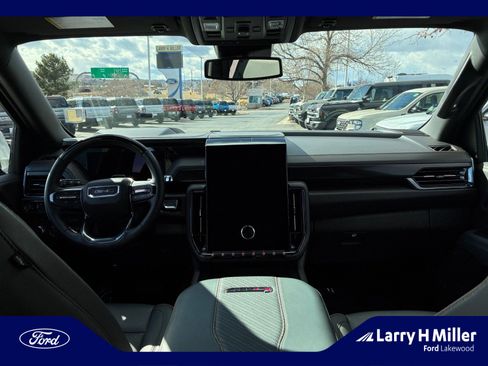 Used 2025 GMC Yukon XL AT4 image 20