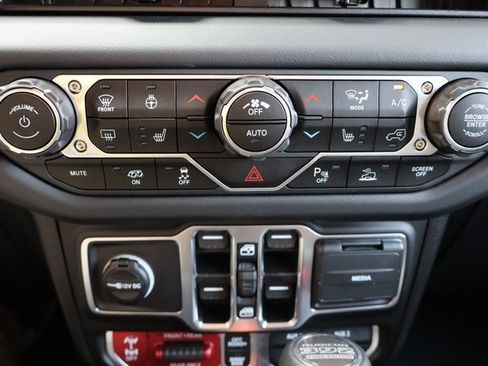 New 2025 Jeep Wrangler Unlimited Rubicon 392 image 28