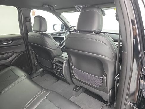 Used 2025 Jeep Grand Cherokee Altitude AWD/4WD image 45