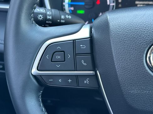 Used 2025 Toyota Highlander XLE AWD/4WD image 31