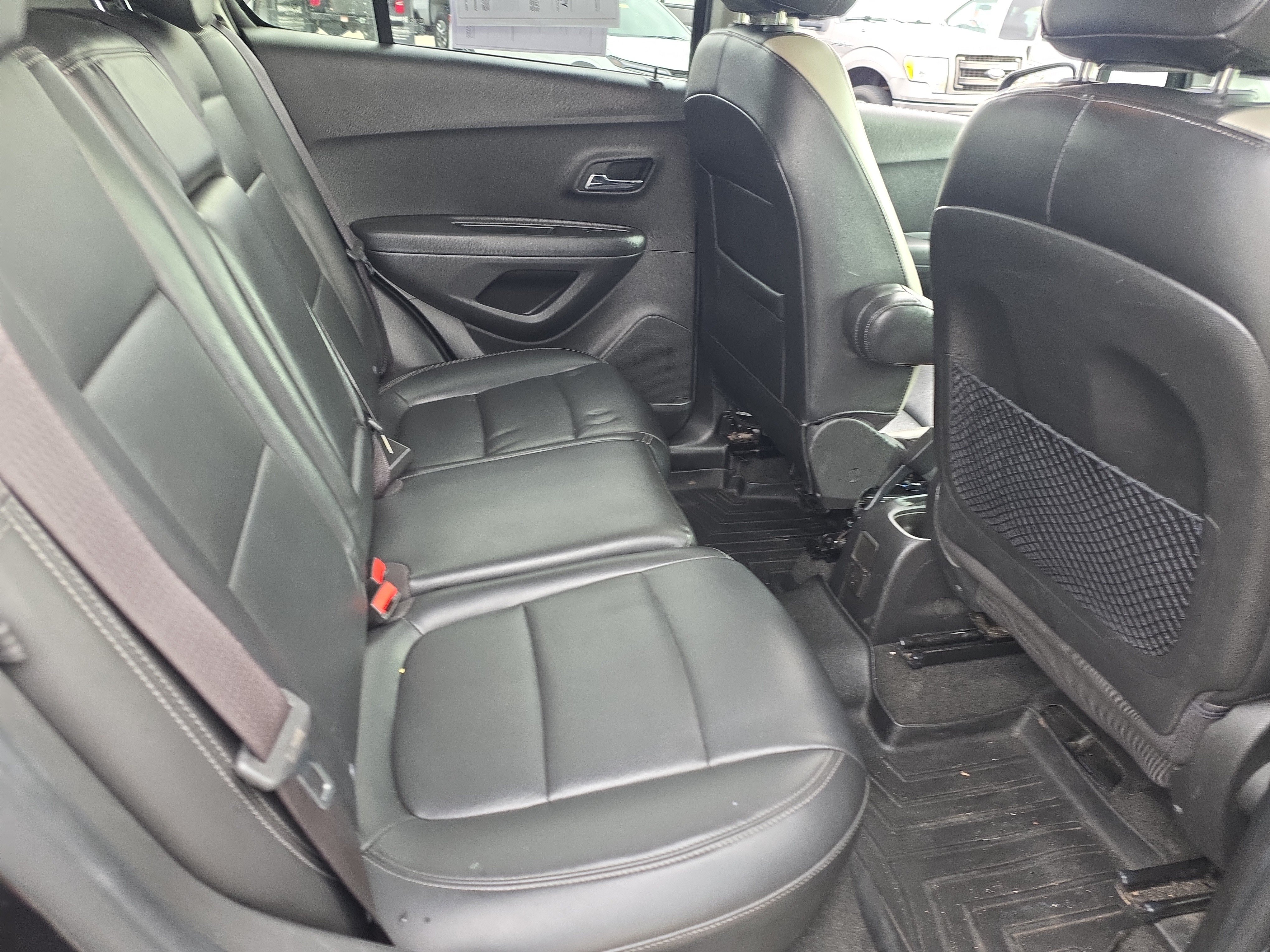 Used 2018 Chevrolet Trax Premier w/ Midnight Edition FWD image 10