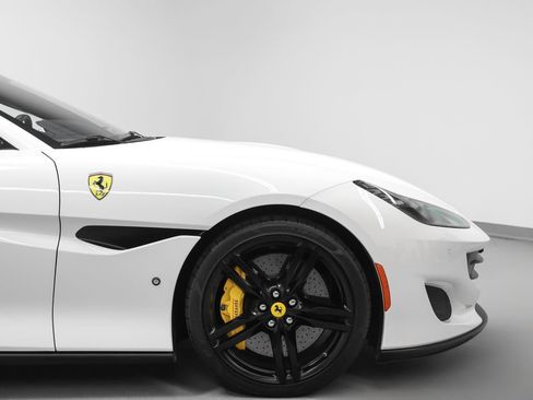 Certified 2019 Ferrari Portofino RWD image 10
