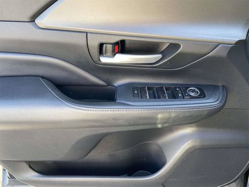 Used 2024 Toyota Grand Highlander AWD Hybrid image 17