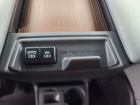 Used 2024 Toyota Sienna XLE image 20