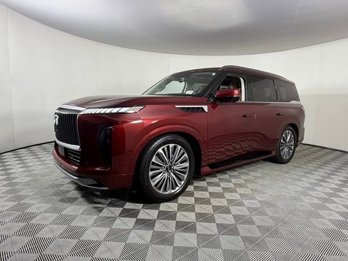 Used 2025 INFINITI QX80 Sensory image 2