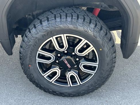 Used 2022 GMC Sierra 2500 AT4 w/ AT4 Premium Plus Package AWD/4WD image 19