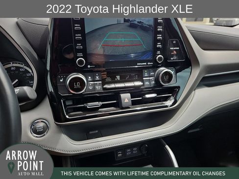 Used 2022 Toyota Highlander XLE FWD image 24