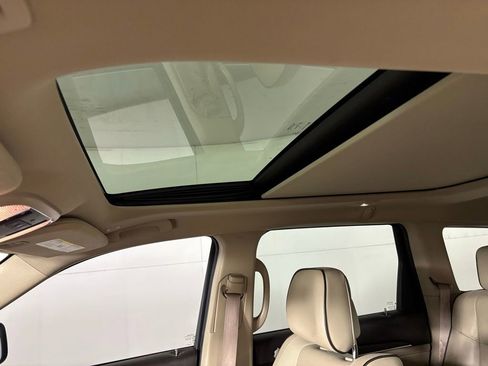 Used 2017 Jeep Grand Cherokee Overland w/ Jeep Active Safety Group image 36