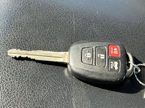 Used 2012 Toyota Camry SE image 15