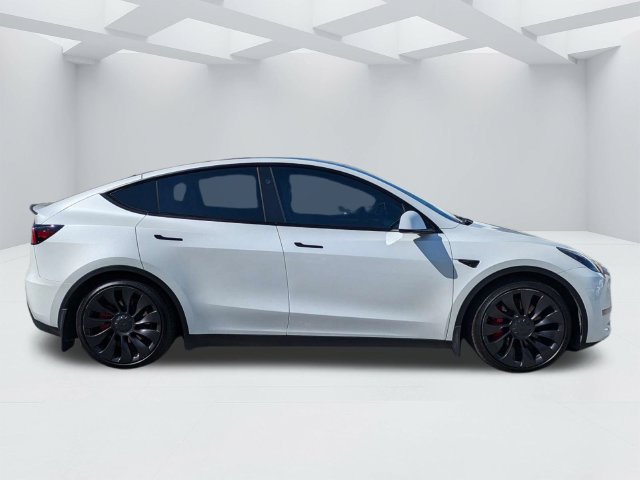 Used 2024 Tesla Model Y Performance AWD/4WD image 3