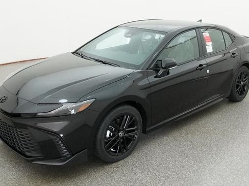 New 2026 Toyota Camry SE FWD image 1