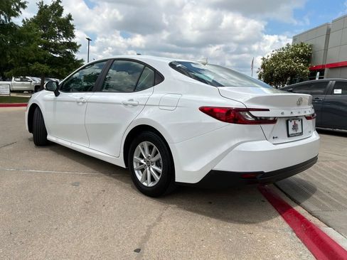 Used 2025 Toyota Camry LE FWD image 8