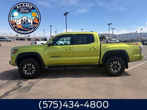 Used 2023 Toyota Tacoma TRD Off-Road w/ Technology Package AWD/4WD image 2