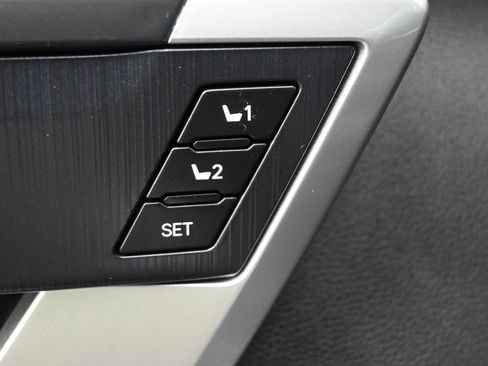 Used 2025 Toyota Tundra Platinum AWD/4WD image 5