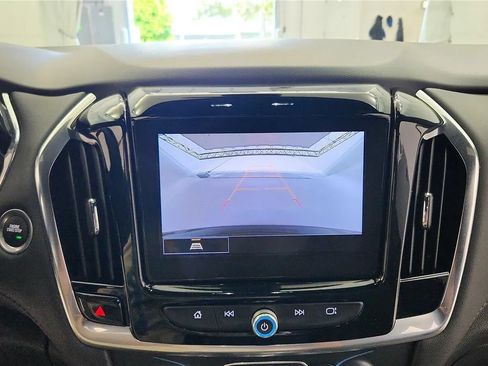 Used 2023 Chevrolet Traverse LT FWD image 18