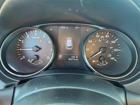 Used 2018 Nissan Rogue SL w/ Premium Package image 12