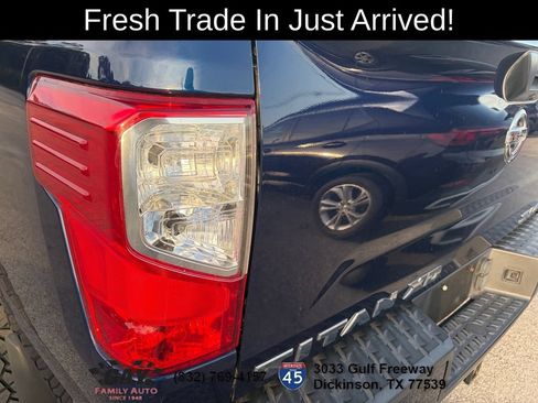 Used 2018 Nissan Titan SV w/ SV Convenience Package AWD/4WD image 11