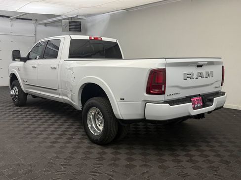 Used 2026 RAM 3500 Limited w/ Cold Weather Group AWD/4WD image 3