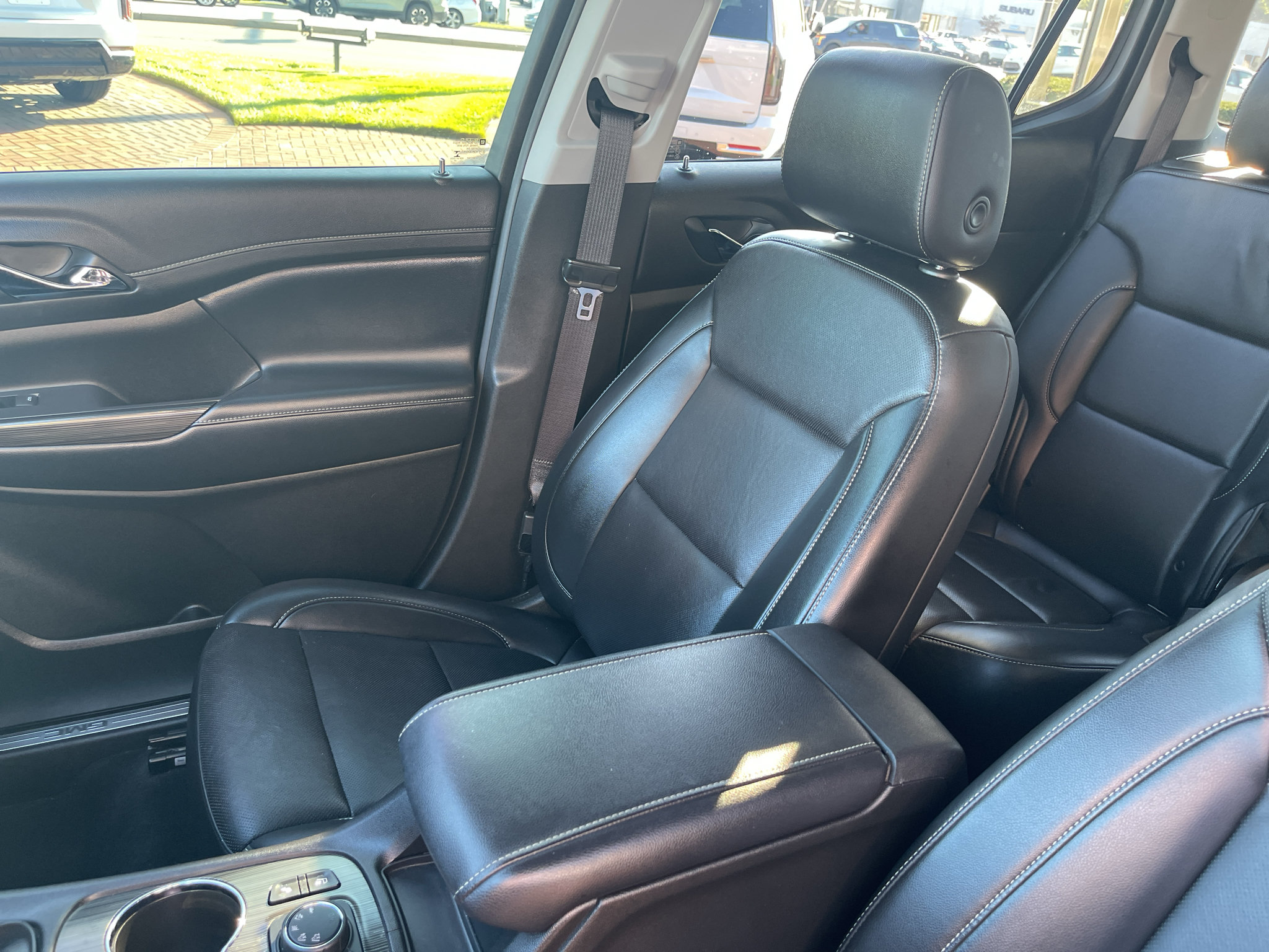 Used 2021 GMC Acadia SLT w/ Preferred Package AWD/4WD image 16