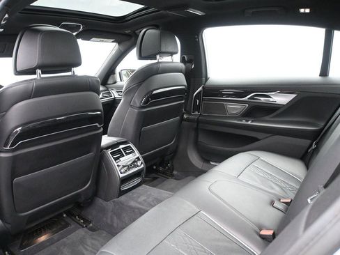 Used 2019 BMW 750i xDrive w/ M Sport Package AWD/4WD image 9